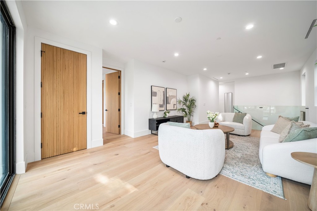 5623, 5625, 5627 Oso Ave