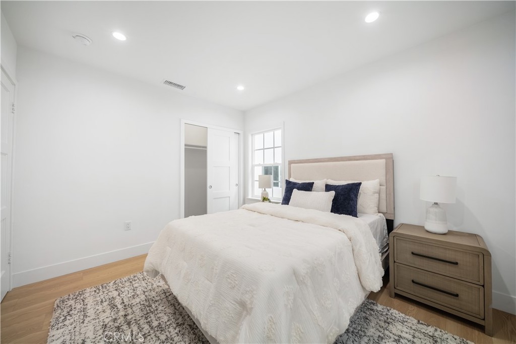 19918, 19920, 19920 1/2 Kittridge St