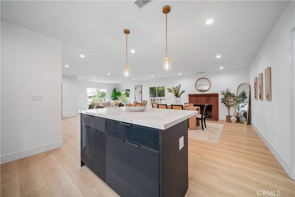 19918, 19920, 19920 1/2 Kittridge St