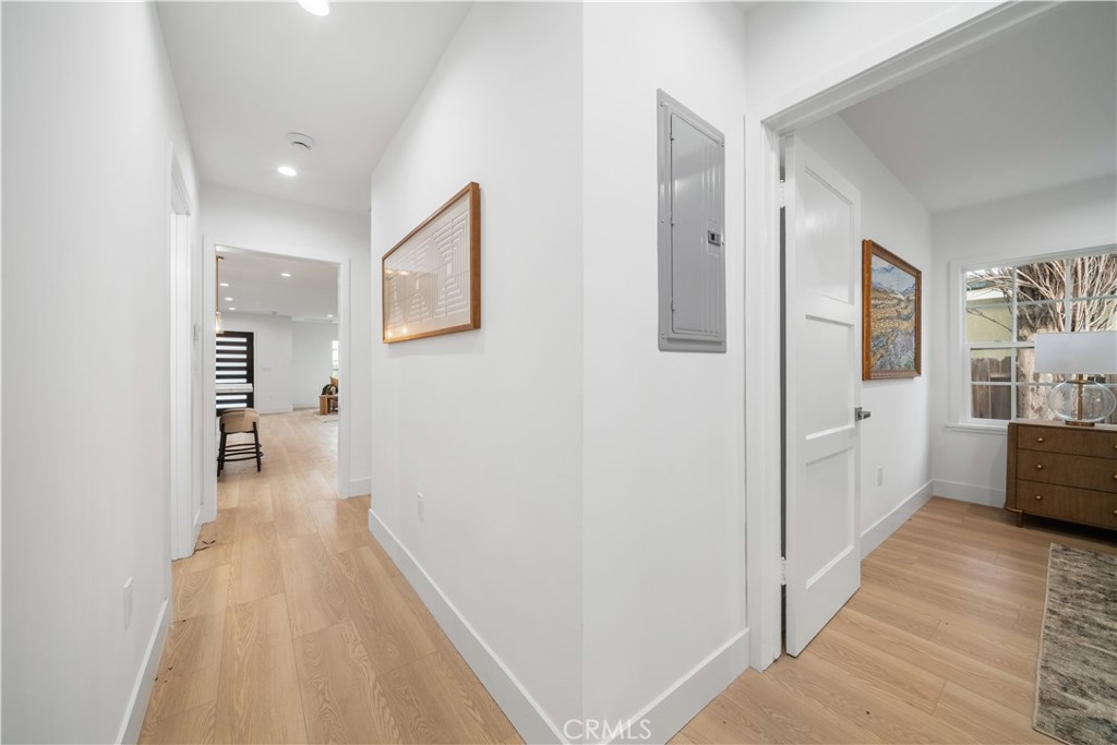 19918, 19920, 19920 1/2 Kittridge St