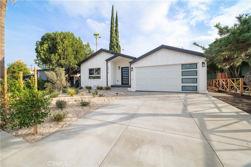 19918, 19920, 19920 1/2 Kittridge St