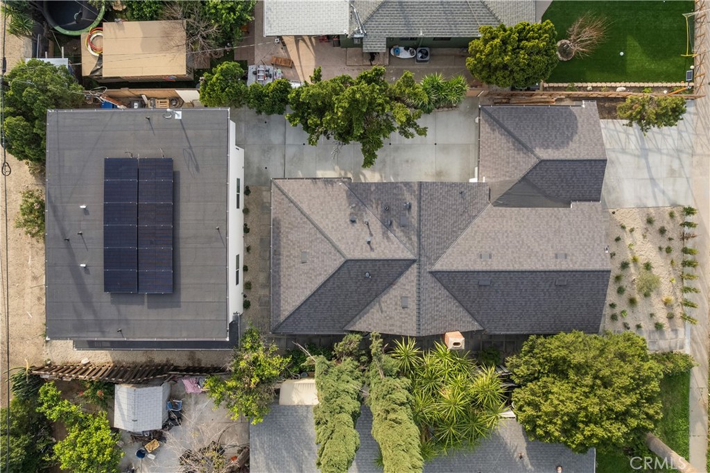 19918, 19920, 19920 1/2 Kittridge St