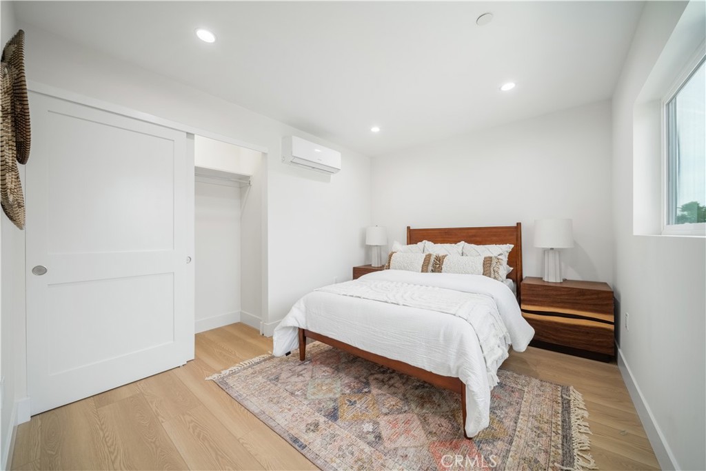 19918, 19920, 19920 1/2 Kittridge St