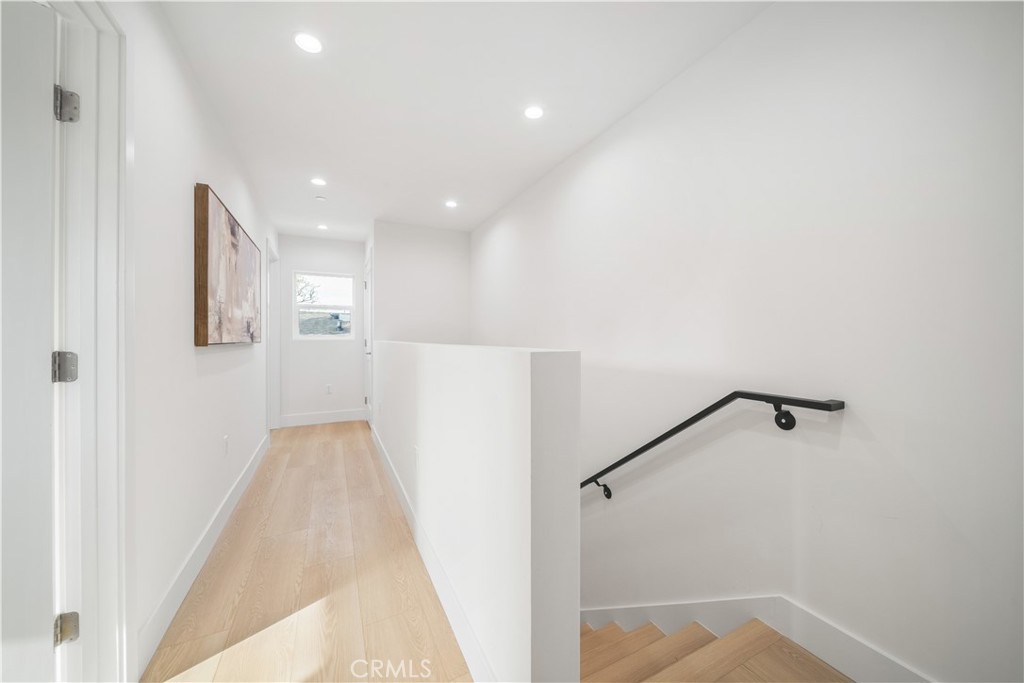 19918, 19920, 19920 1/2 Kittridge St