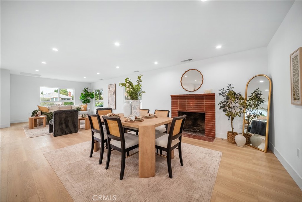 19918, 19920, 19920 1/2 Kittridge St