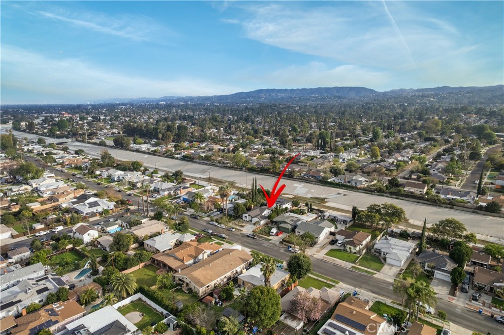 19918, 19920, 19920 1/2 Kittridge St