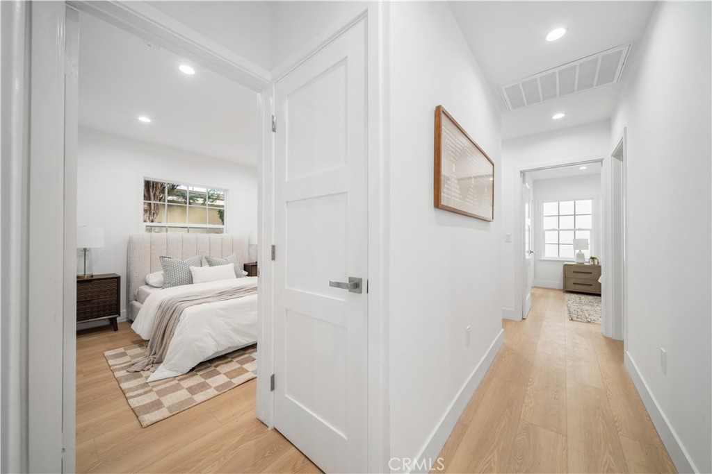 19918, 19920, 19920 1/2 Kittridge St