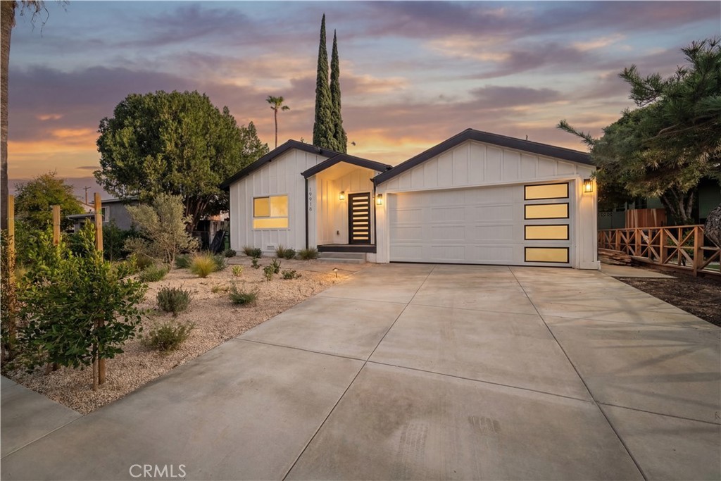 19918, 19920, 19920 1/2 Kittridge St