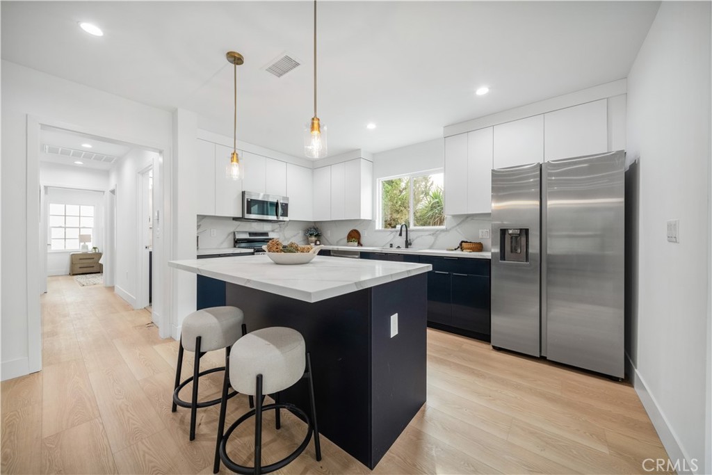 19918, 19920, 19920 1/2 Kittridge St