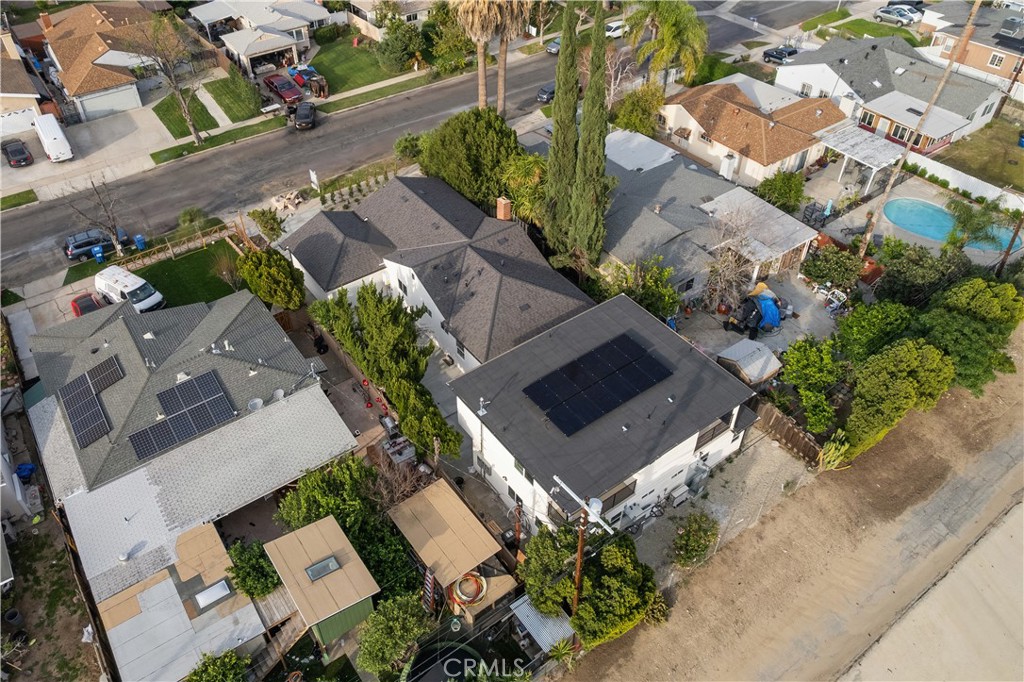 19918, 19920, 19920 1/2 Kittridge St