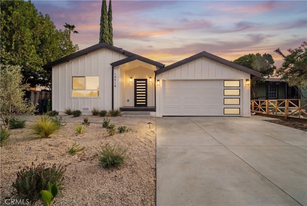 19918, 19920, 19920 1/2 Kittridge St