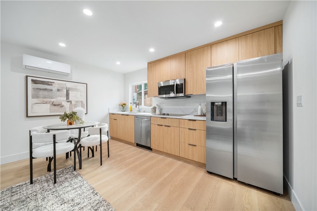 19918, 19920, 19920 1/2 Kittridge St