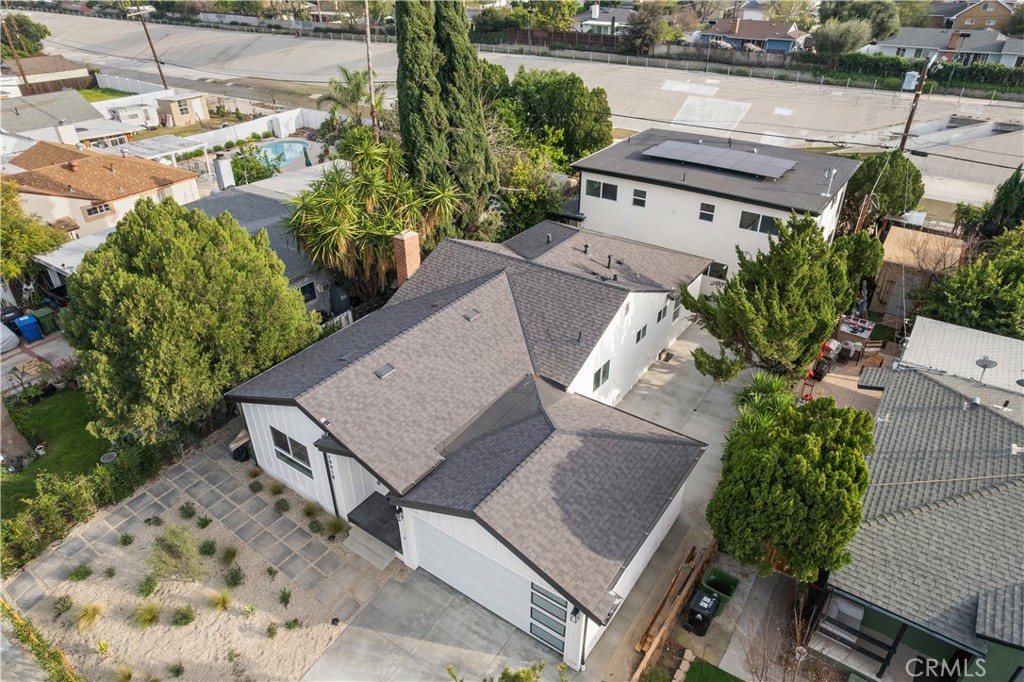 19918, 19920, 19920 1/2 Kittridge St