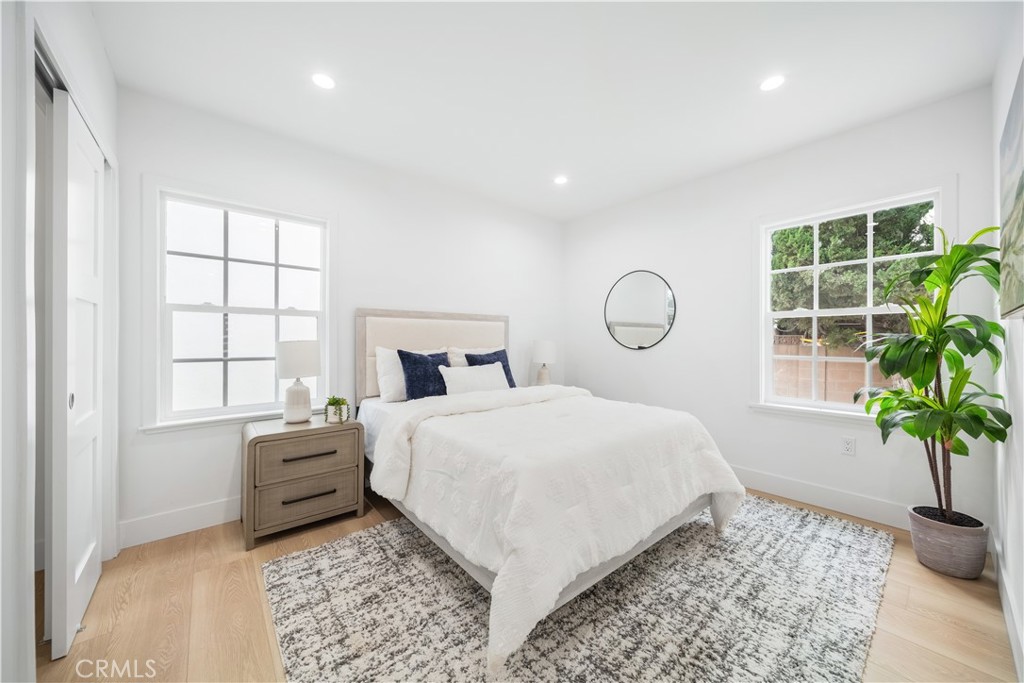 19918, 19920, 19920 1/2 Kittridge St