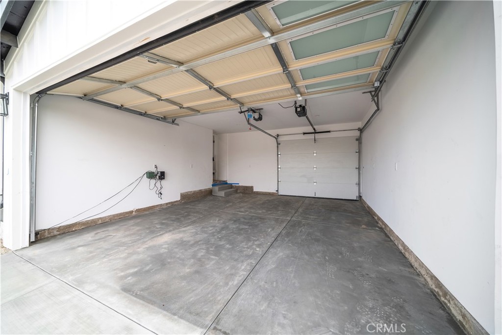 19918, 19920, 19920 1/2 Kittridge St