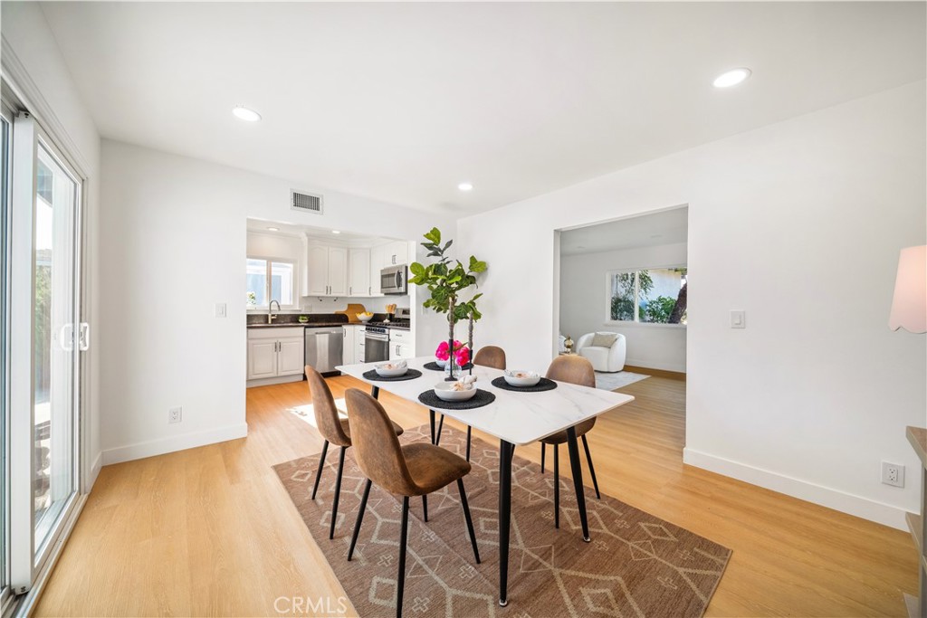 3357 W Olinda