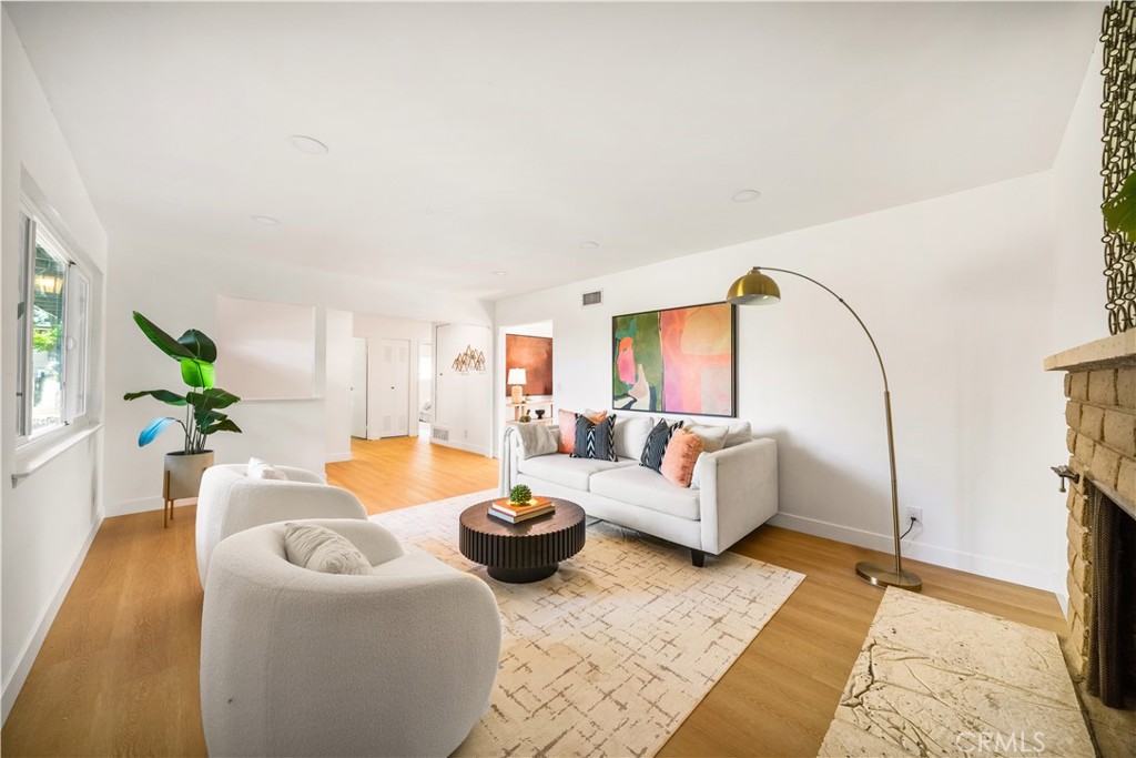 3357 W Olinda