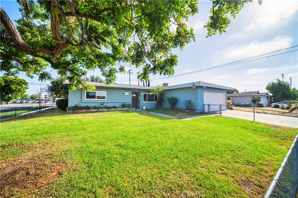 3357 W Olinda