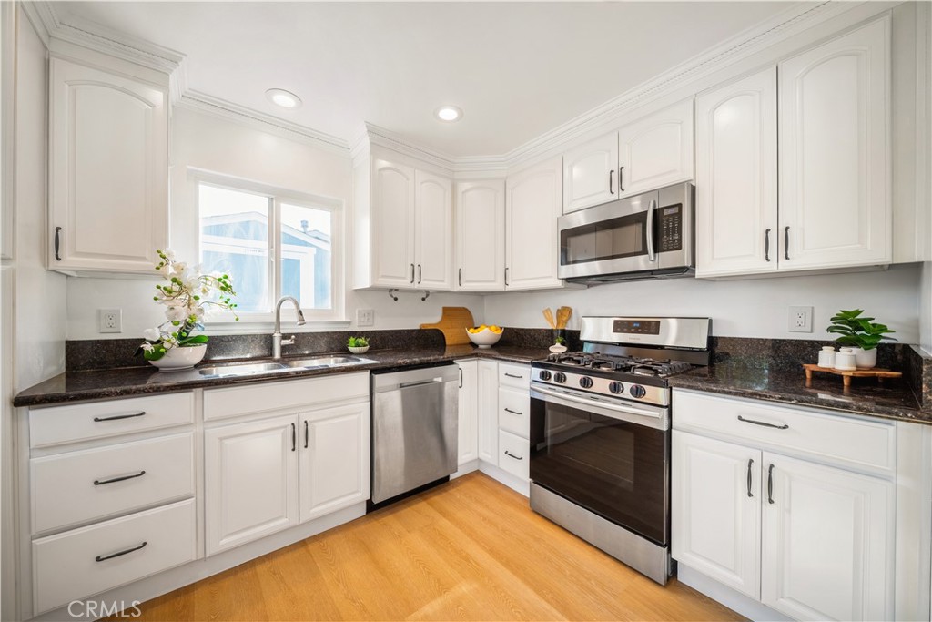 3357 W Olinda