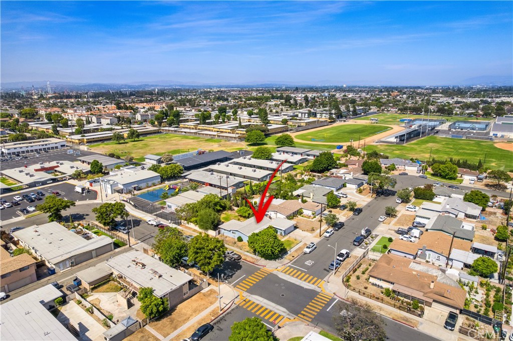 3357 W Olinda