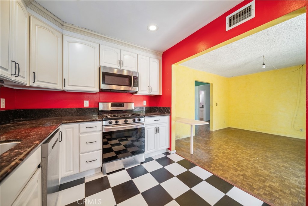 3357 W Olinda