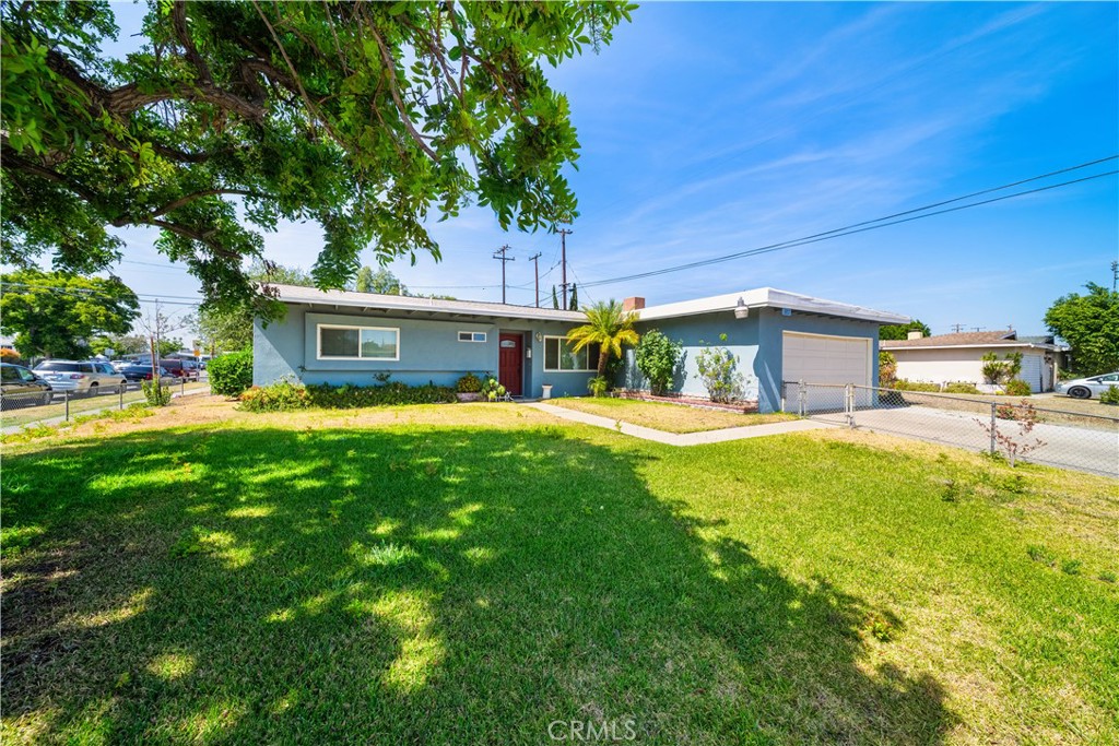 3357 W Olinda