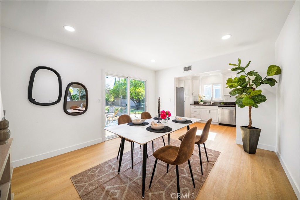 3357 W Olinda