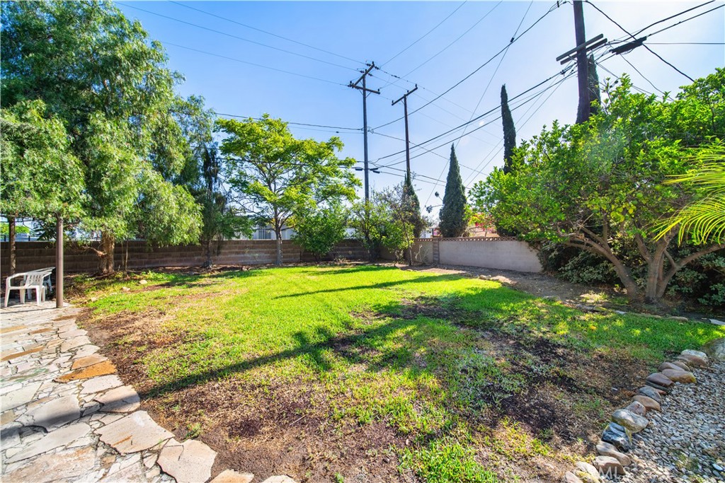 3357 W Olinda