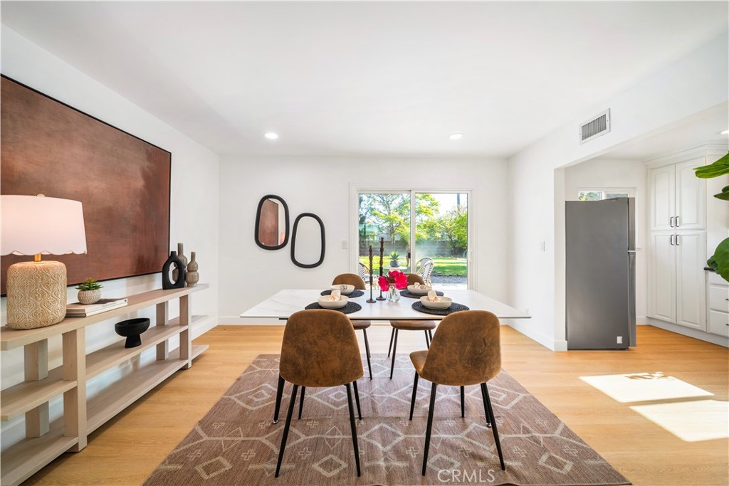 3357 W Olinda