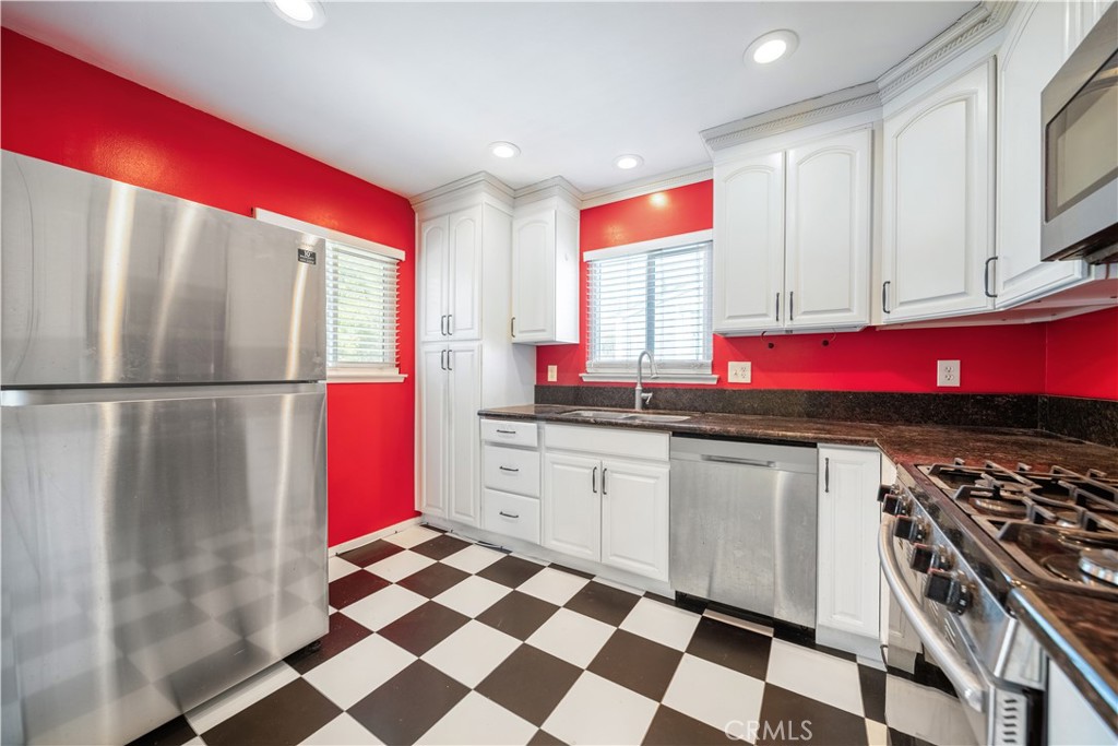 3357 W Olinda
