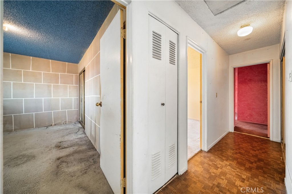 3357 W Olinda