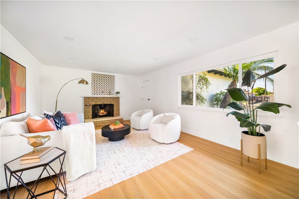 3357 W Olinda