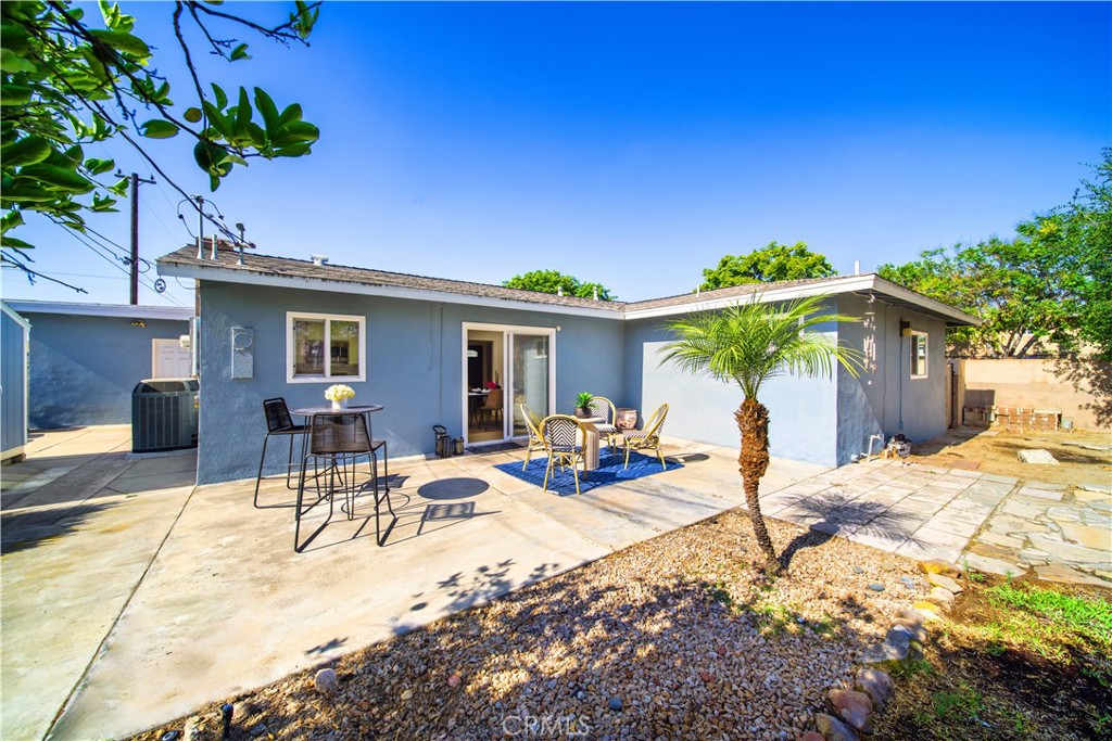 3357 W Olinda
