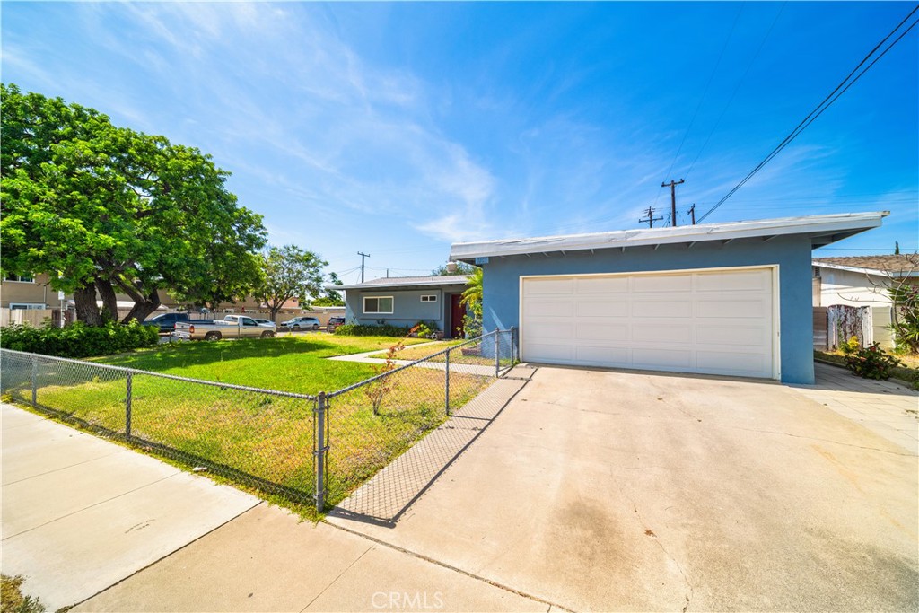 3357 W Olinda