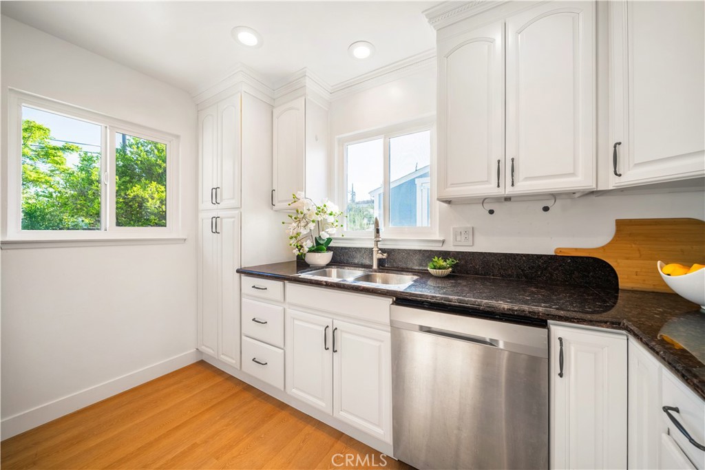 3357 W Olinda