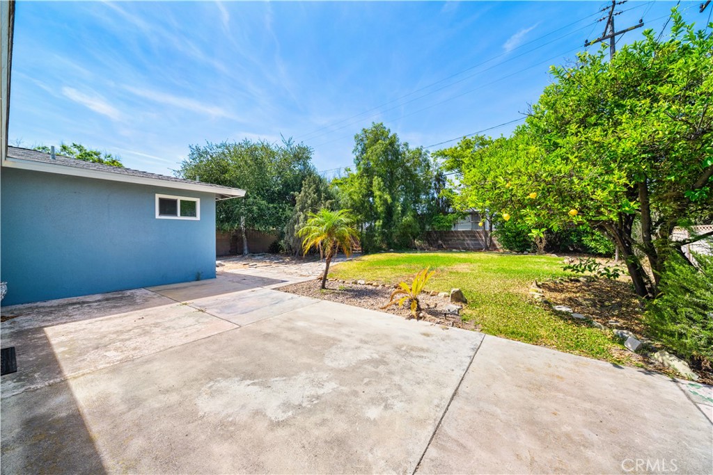 3357 W Olinda