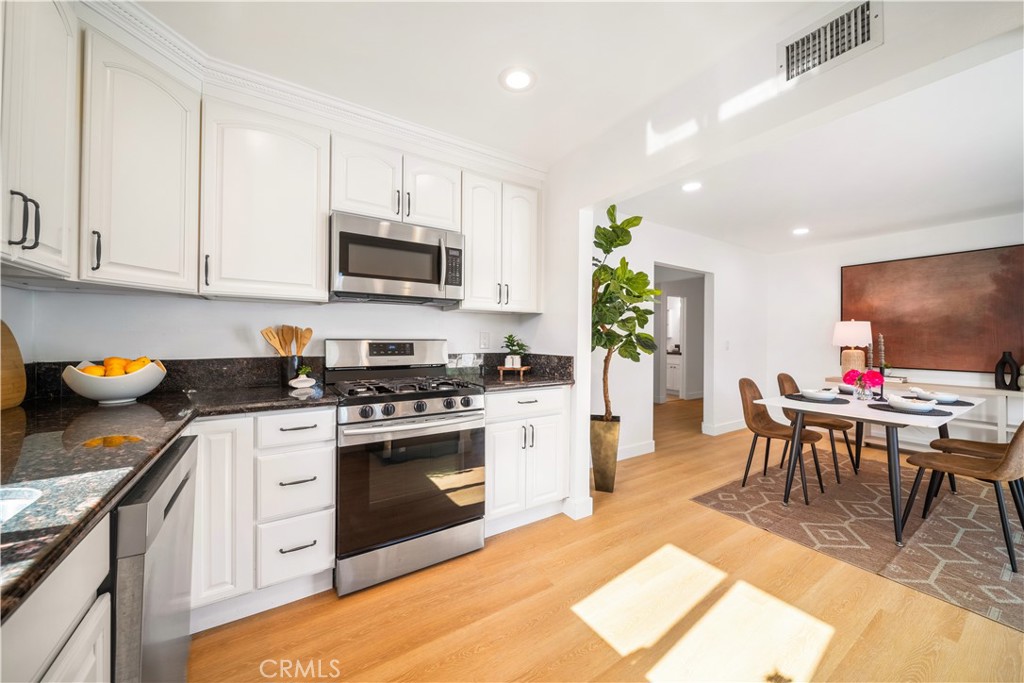 3357 W Olinda