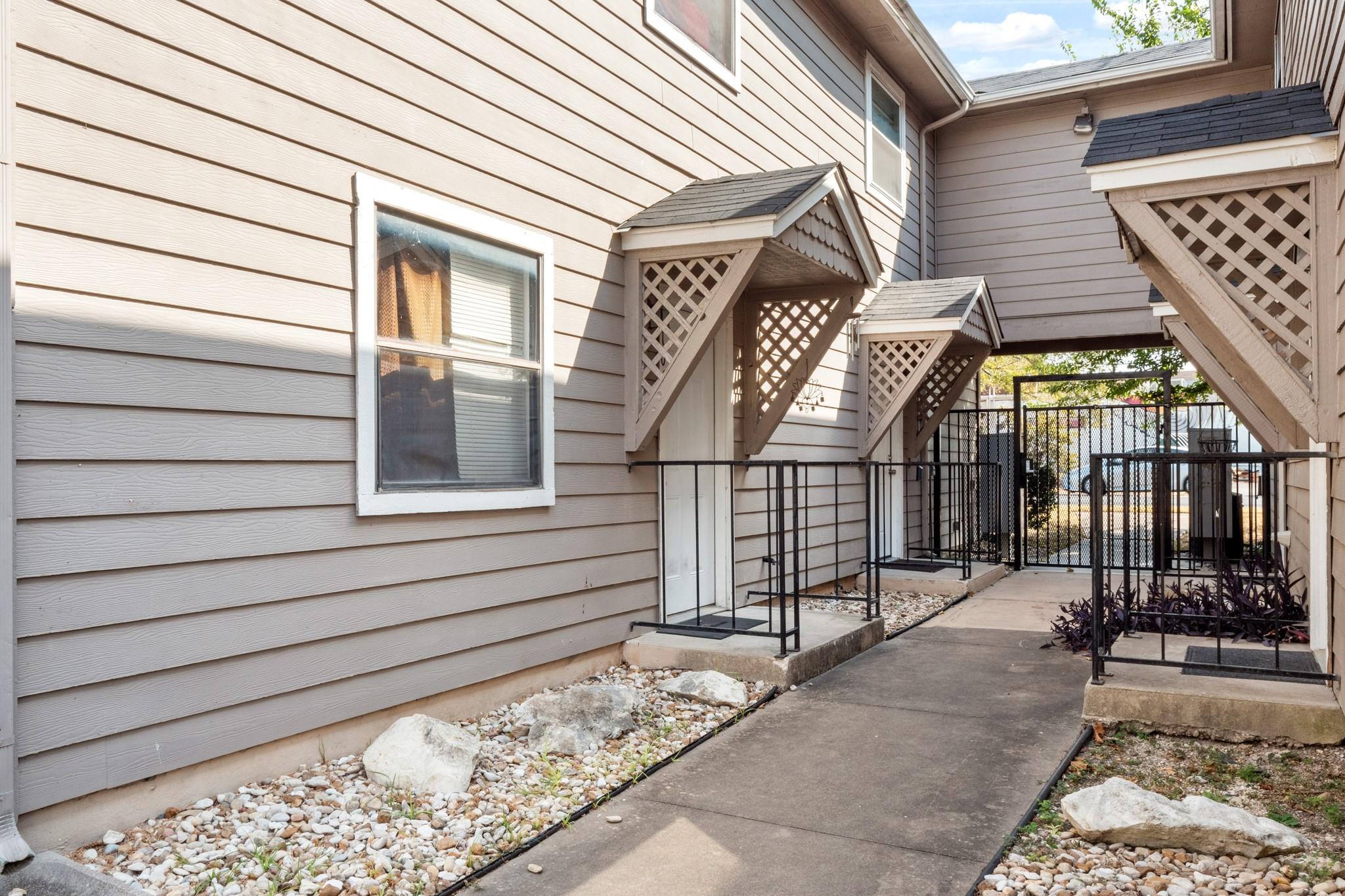 5616 Emerald Forest DR # 101