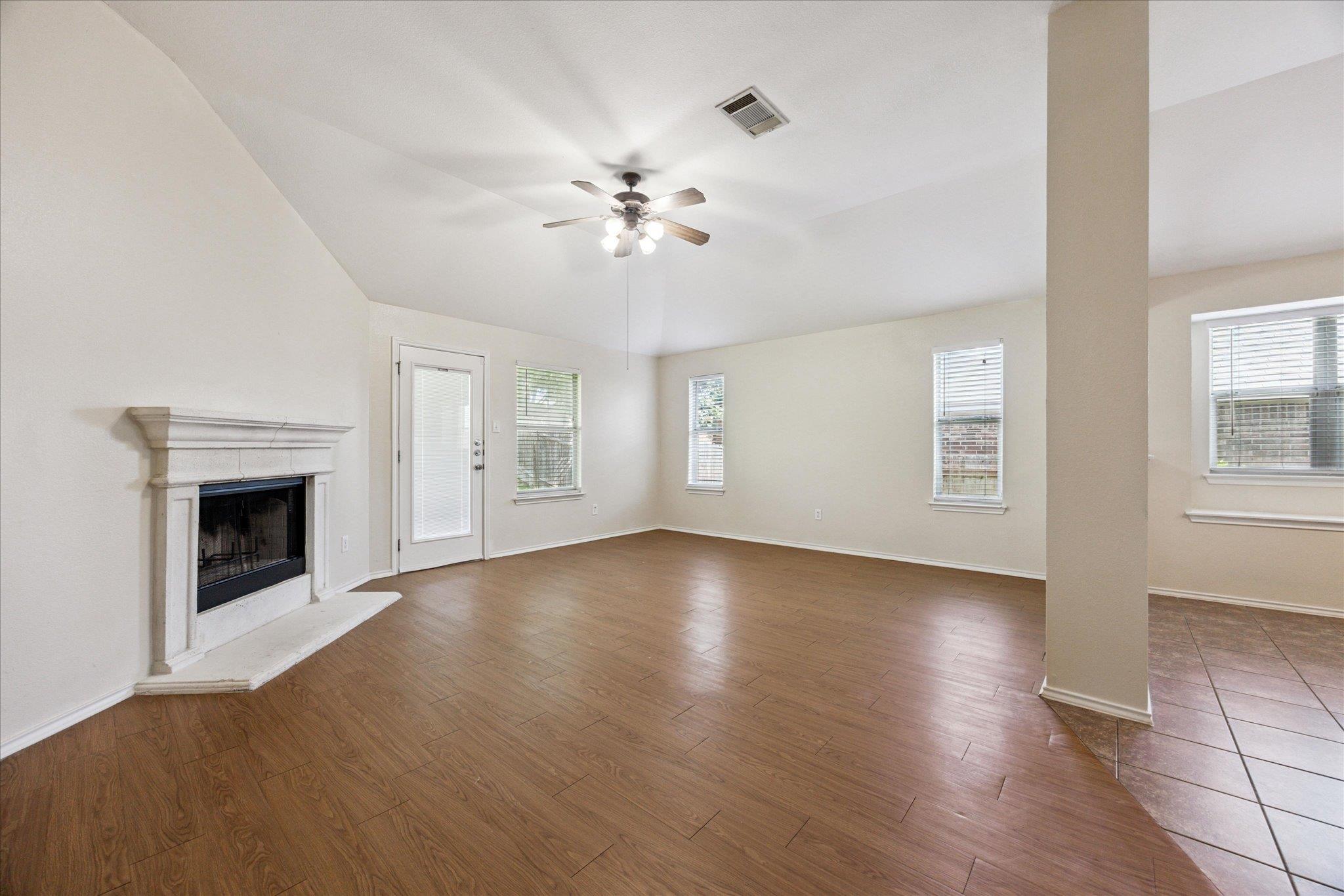 227 Ashwood N