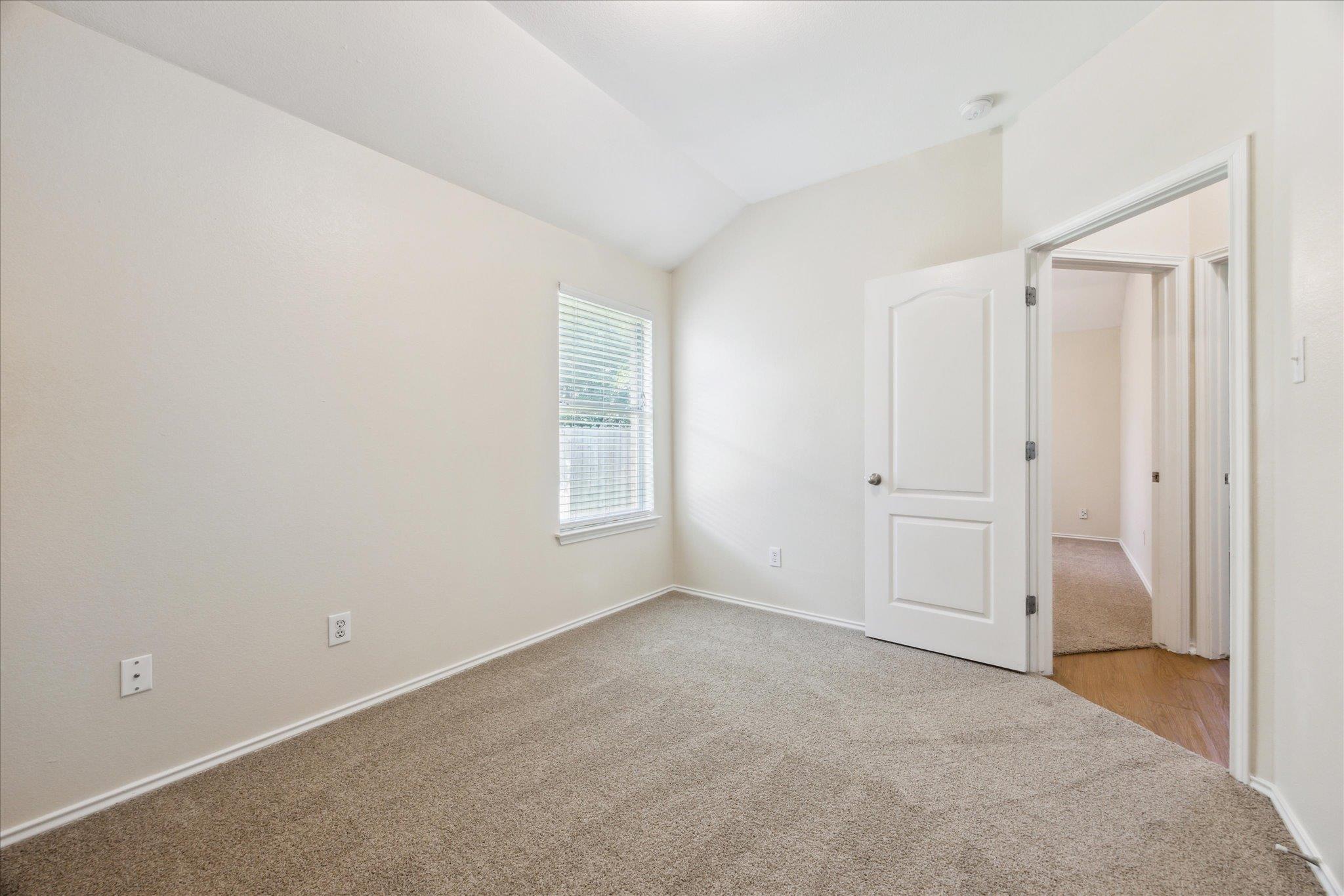 227 Ashwood N