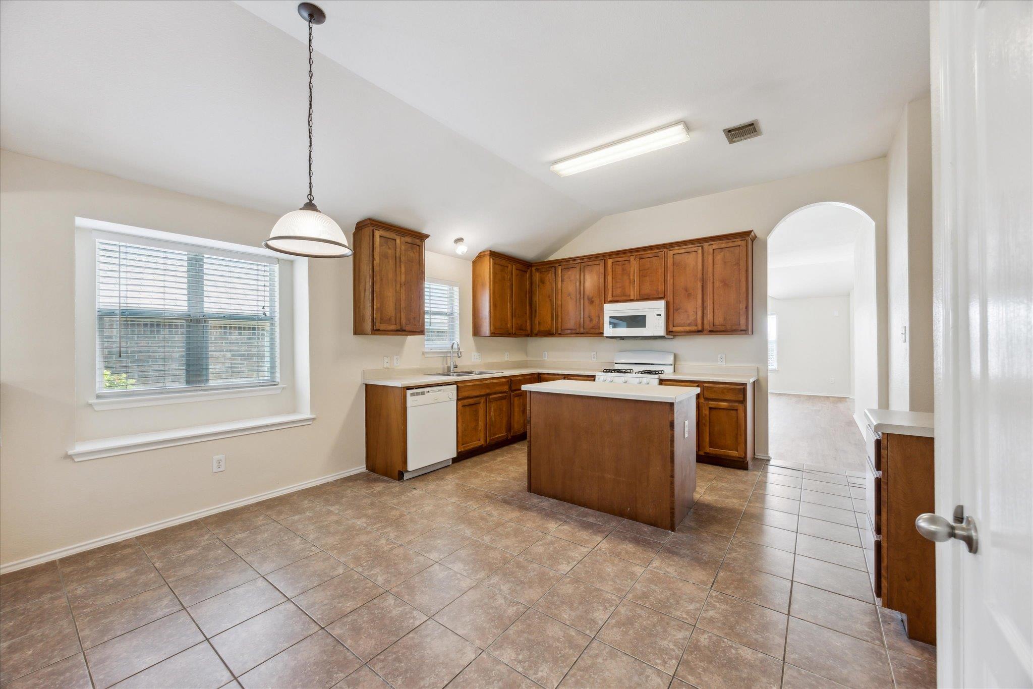 227 Ashwood N