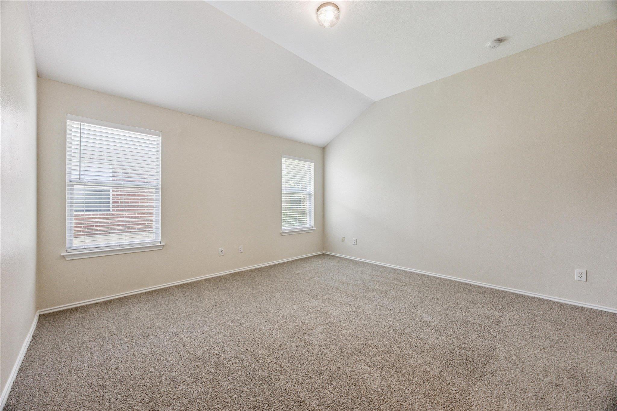 227 Ashwood N