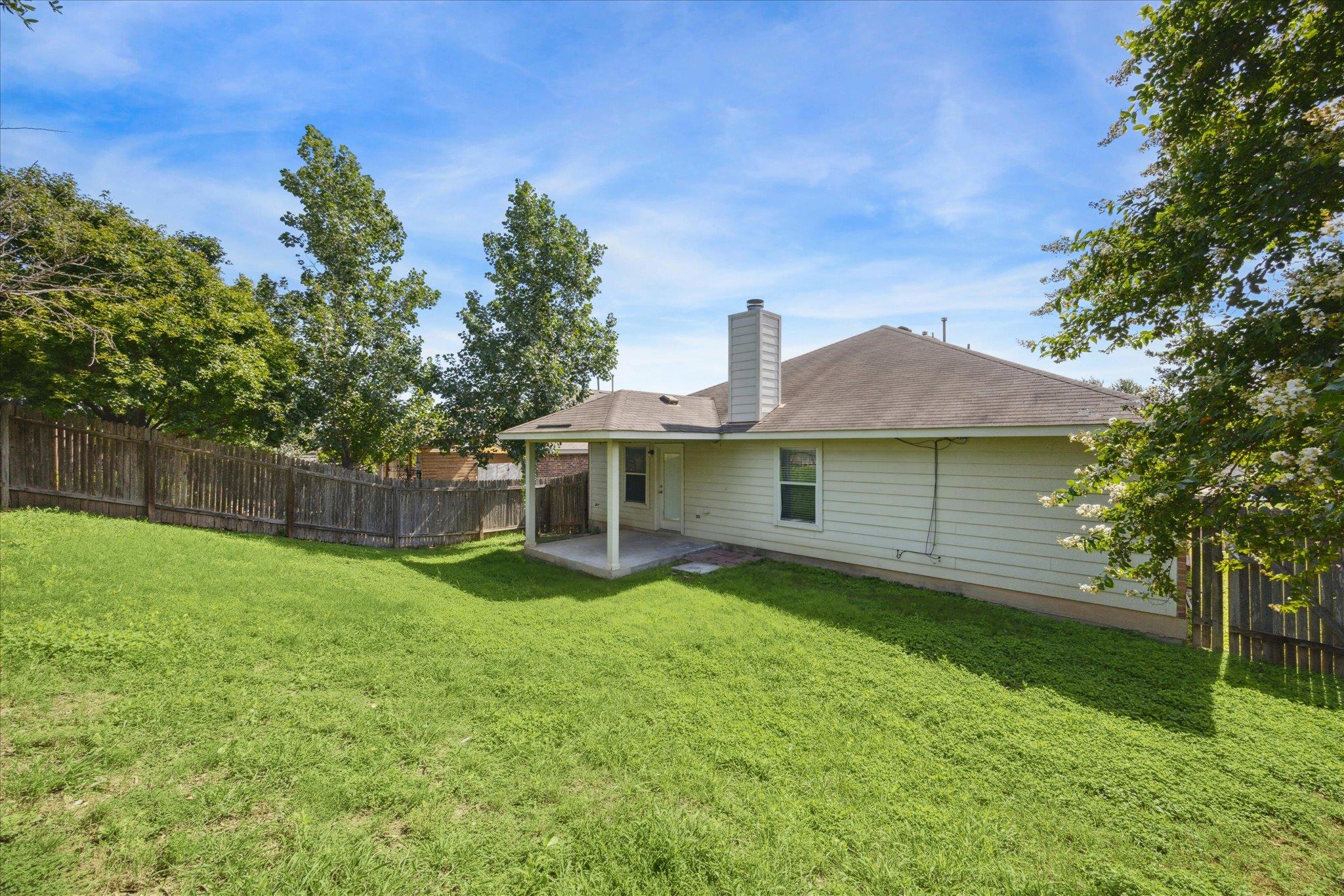 227 Ashwood N