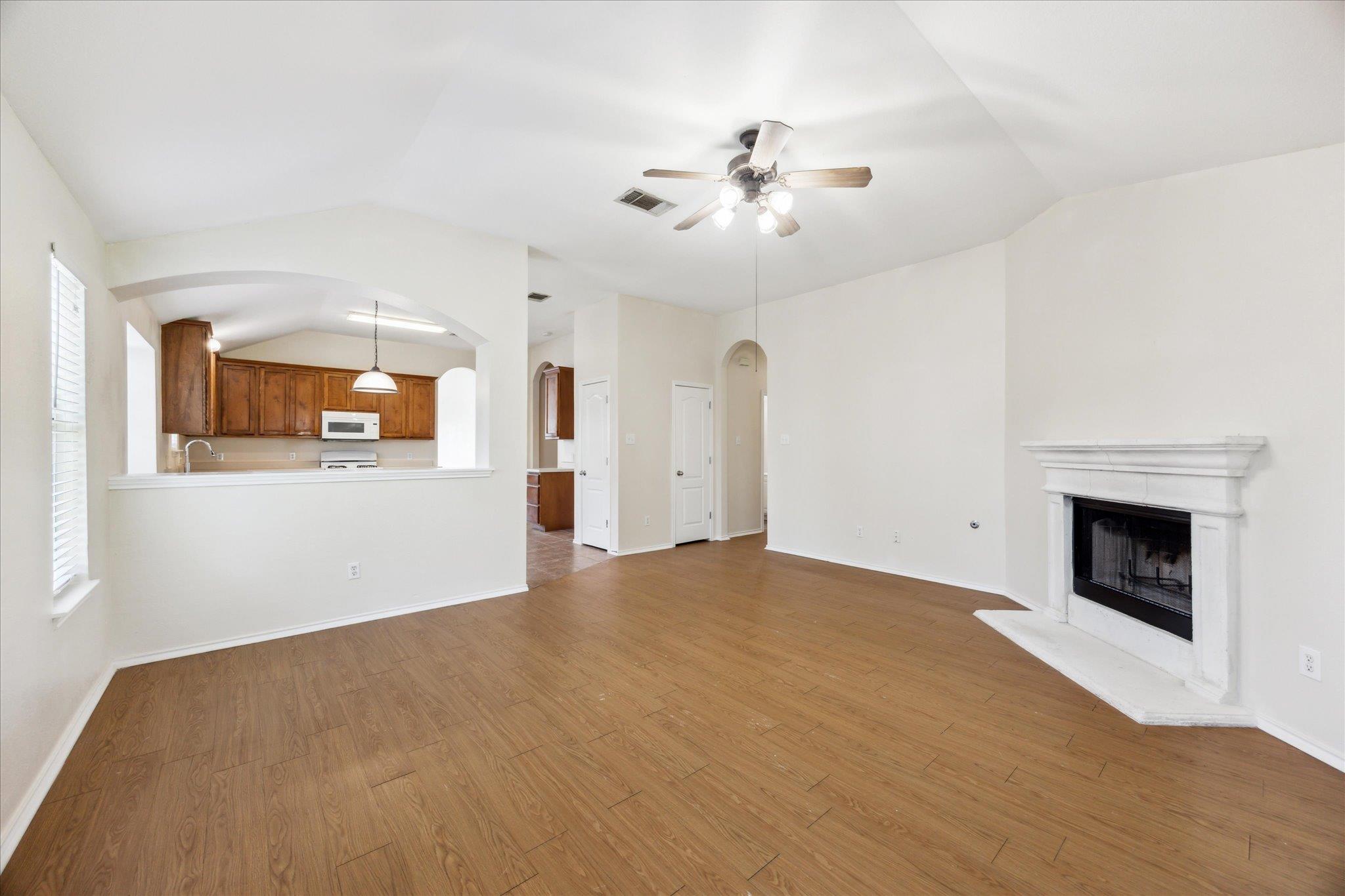 227 Ashwood N