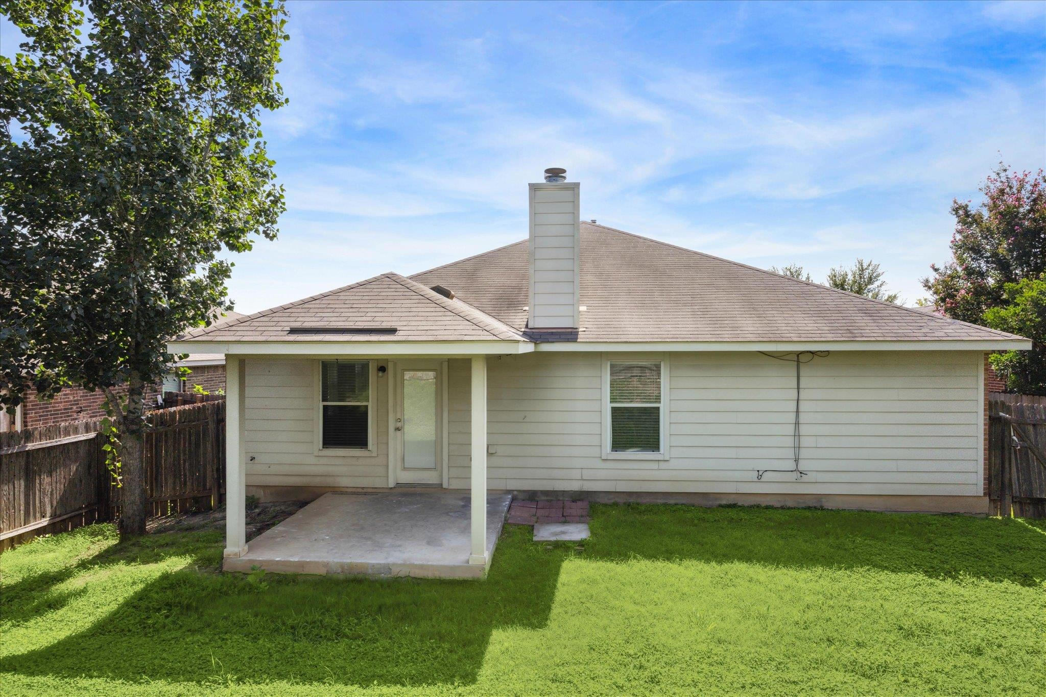 227 Ashwood N