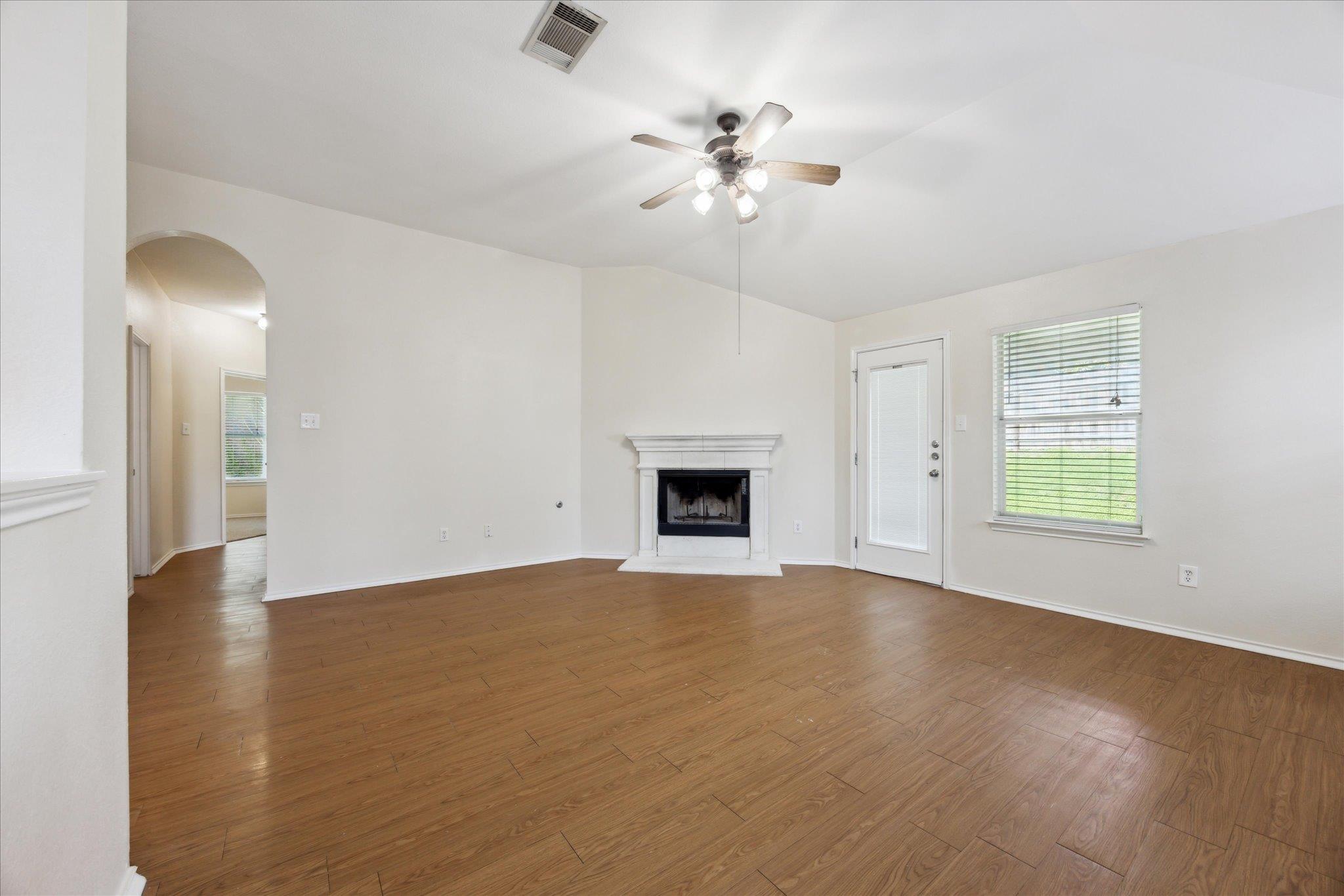 227 Ashwood N