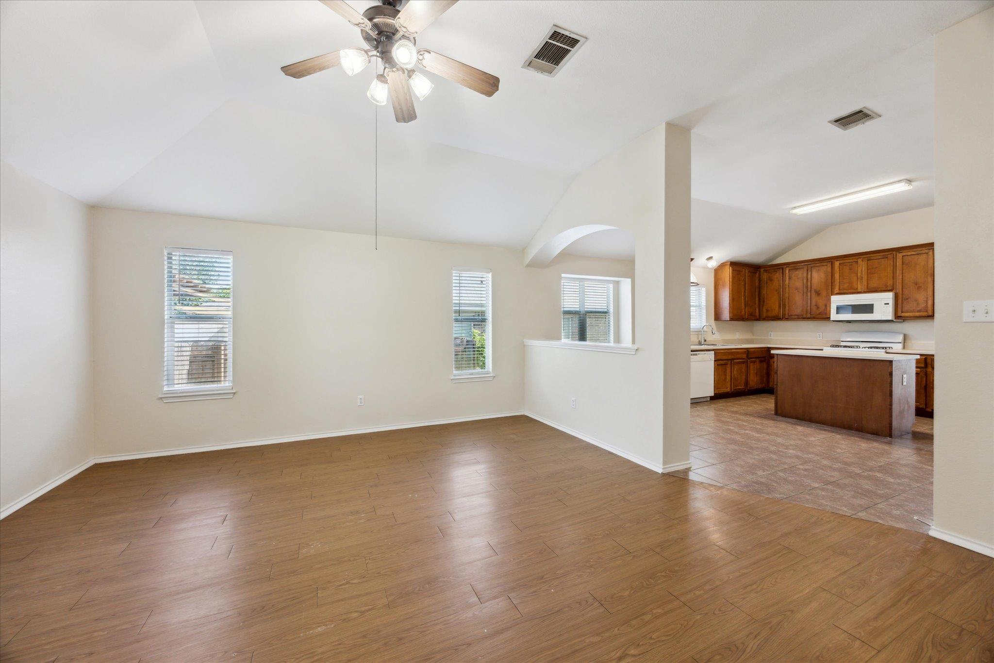 227 Ashwood N