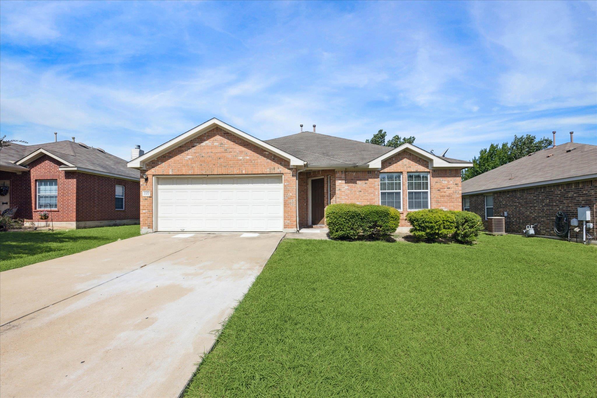 227 Ashwood N