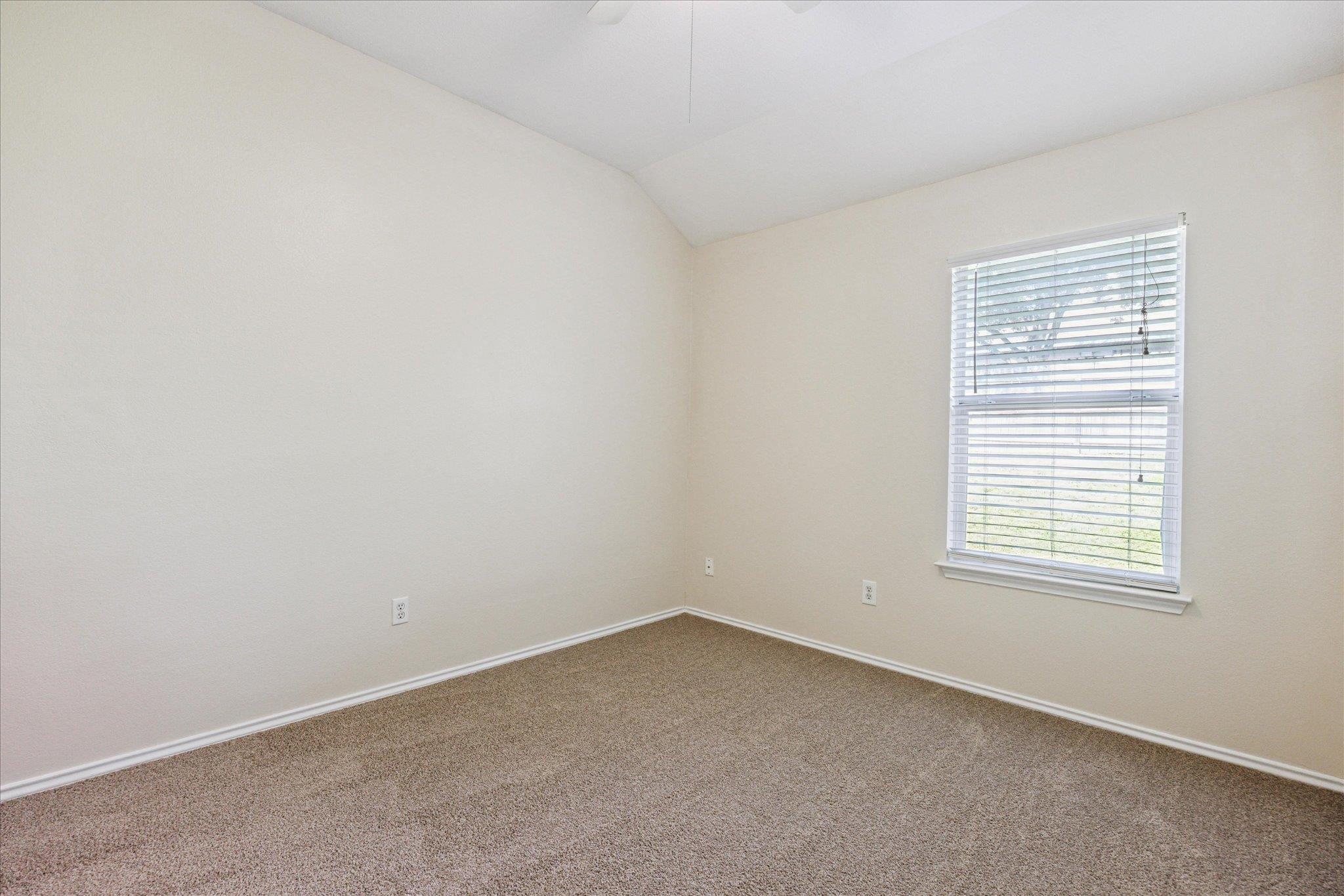 227 Ashwood N