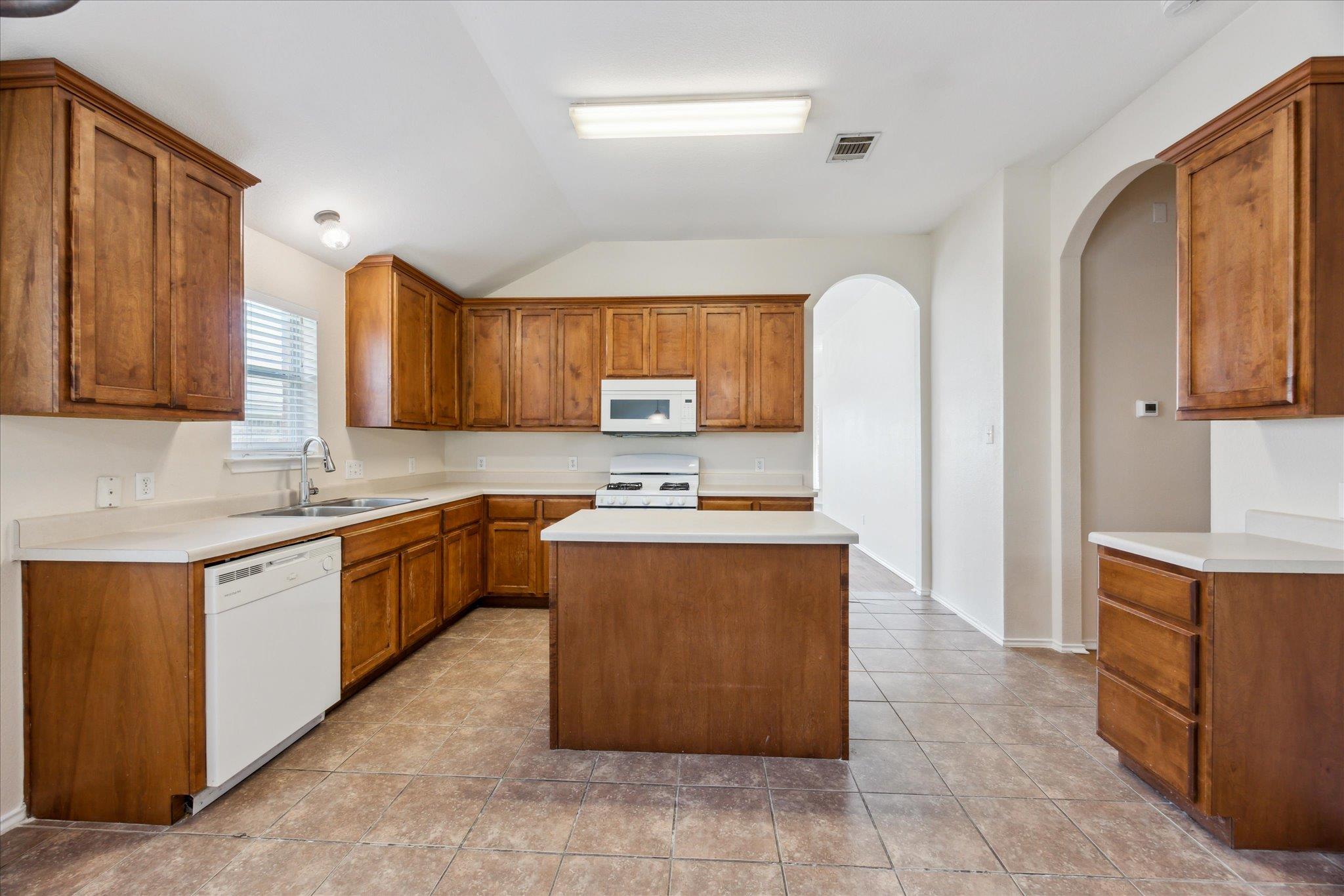 227 Ashwood N